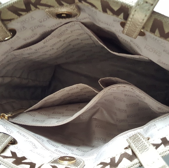 Michael Kors signature large tote, shoulder bag. - Picture 6 of 8